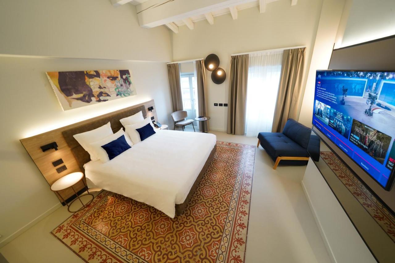 Bergamo Inn 21 Exteriör bild Deluxe Room