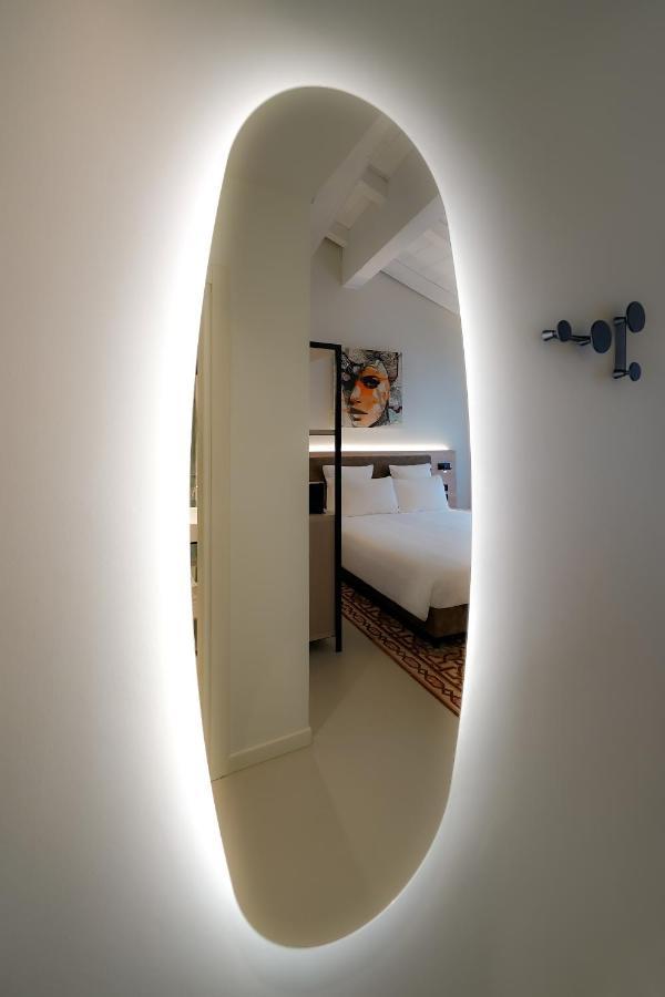Bergamo Inn 21 Exteriör bild A room at the hotel