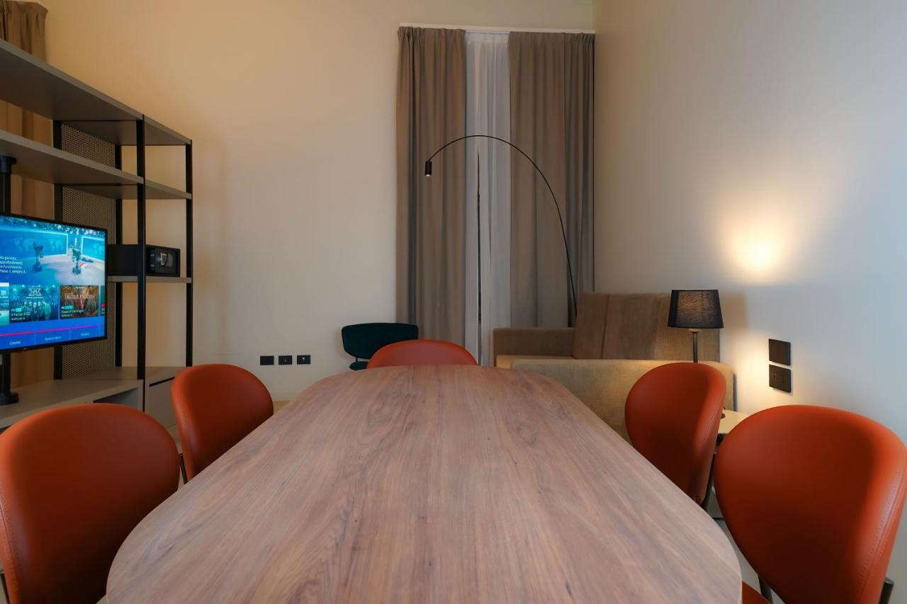 Bergamo Inn 21 Exteriör bild Meeting room