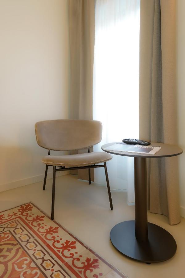 Bergamo Inn 21 Exteriör bild A chair