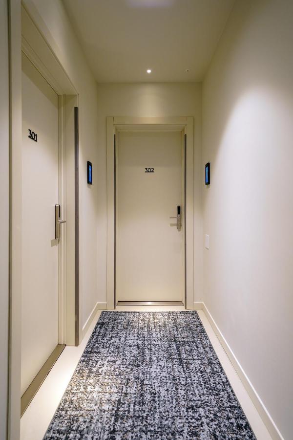 Bergamo Inn 21 Exteriör bild A door